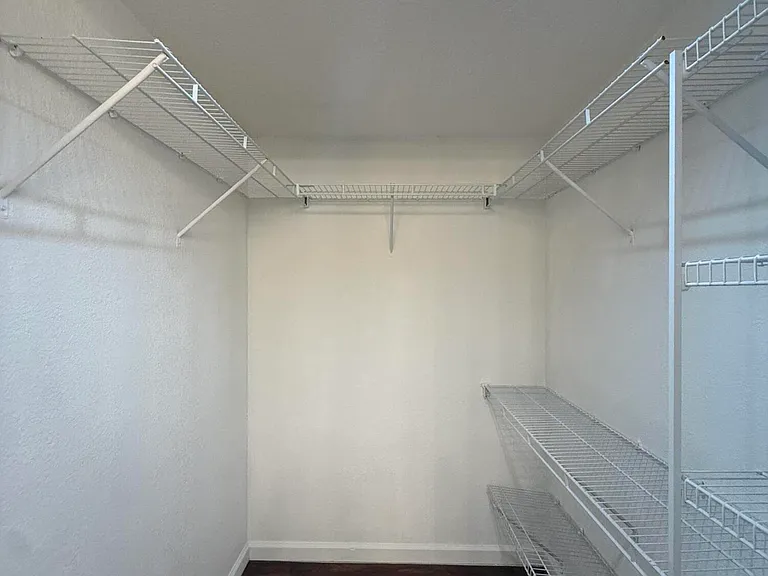 231 SW Palm Dr #107 — Photo 12