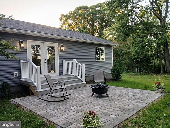 3rd image of 190 Lisa Ln