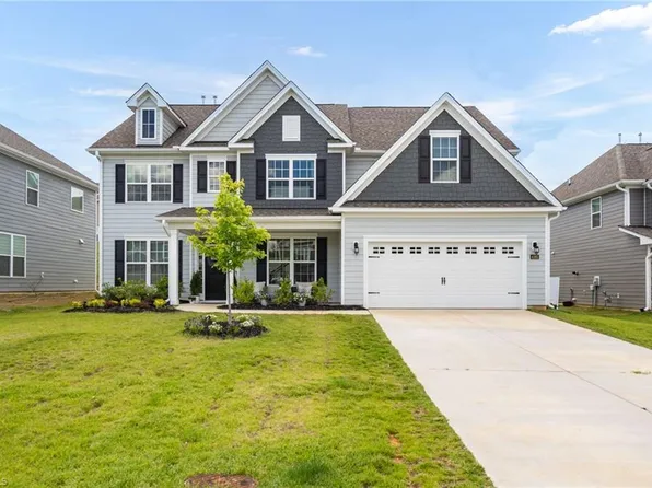 4285 Pelican St, High Point, NC 27265