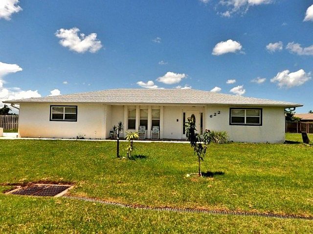 1st image of 622 SE Calmoso Dr