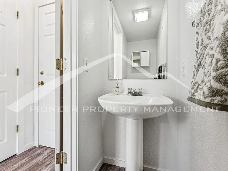 802 Timothy Dr — Photo 7