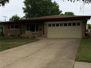 33634 Somerset Dr, Sterling Heights, MI 48312