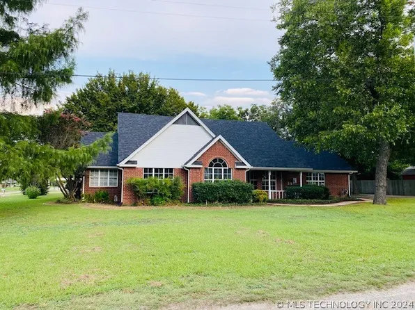 114 S Henderson Ave, Caddo, OK 74729