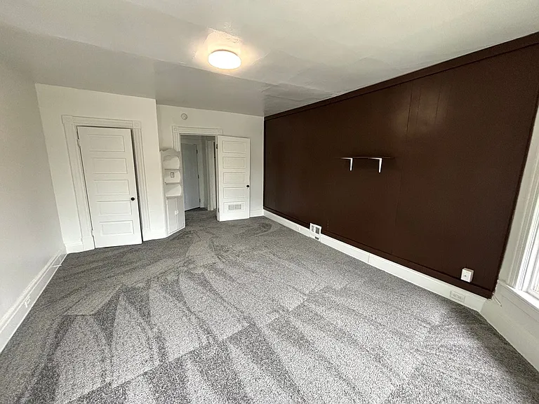301 W 8th St — Photo 11