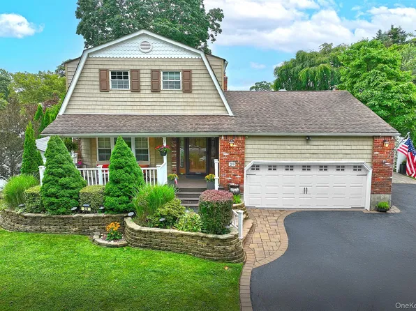 29 Boxwood Drive, Kings Park, NY 11754