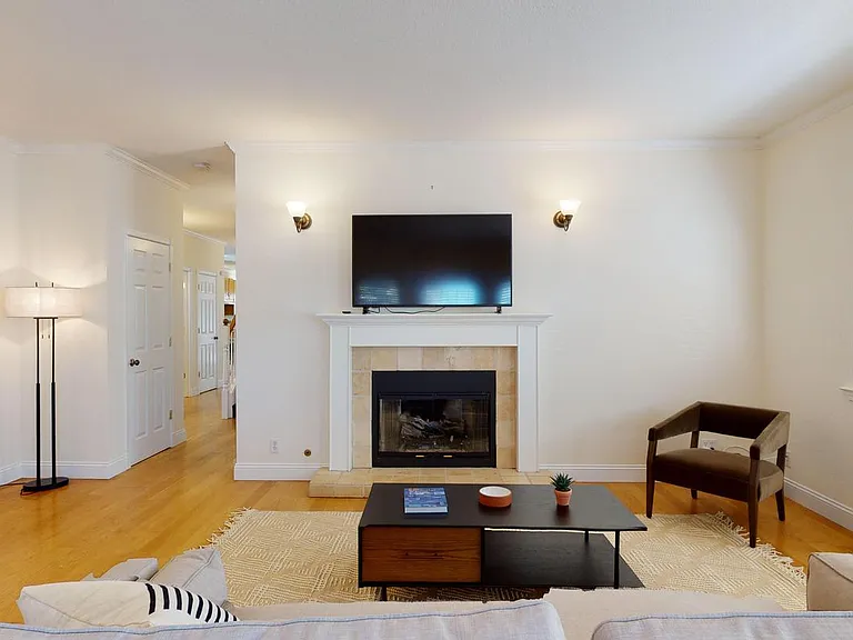 1517 Jefferson Ave — Photo 1