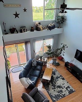 3rd image of 654 Winchester Ct