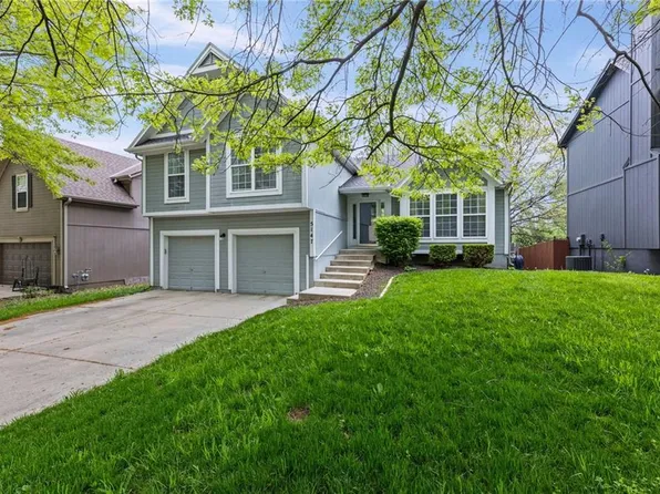 5147 Payne St, Shawnee, KS 66226