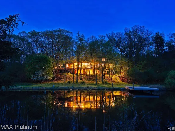 5519 Great Hawk Cir, Ann Arbor, MI 48105