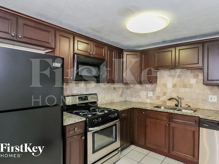 4788 N Cir — Photo 9