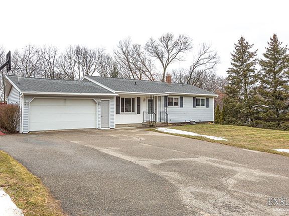 2nd image of 4431 Bonanza Dr NE