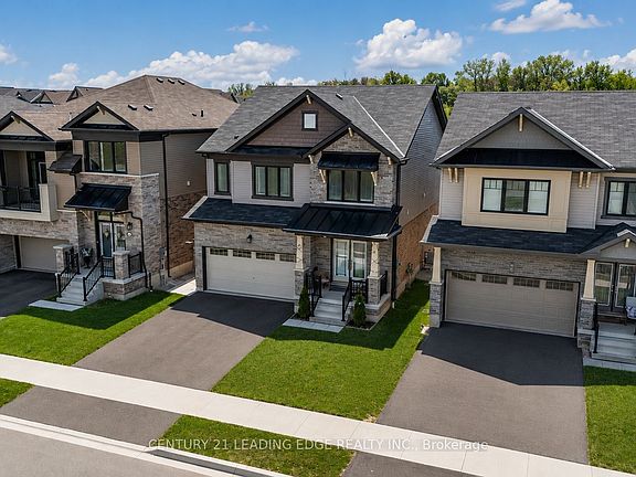 4th image of 35 Royal Coachman Way