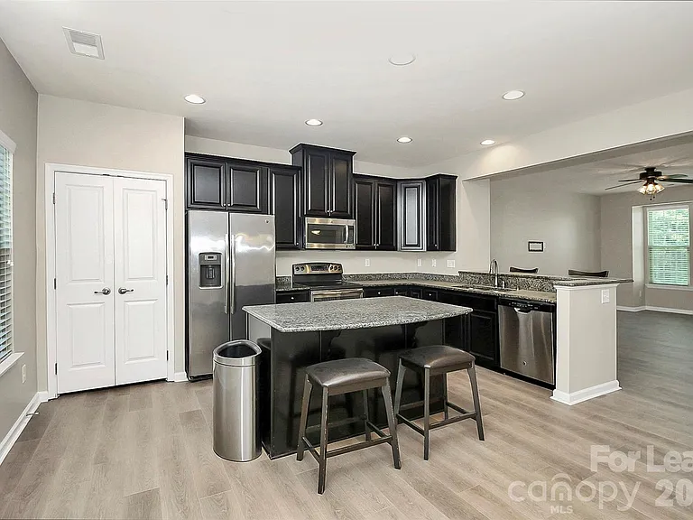 2128 Arbor Loop Dr — Photo 6