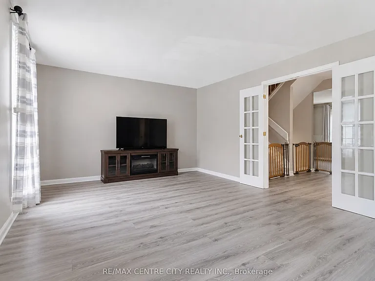 423 Everglade Cres — Photo 16