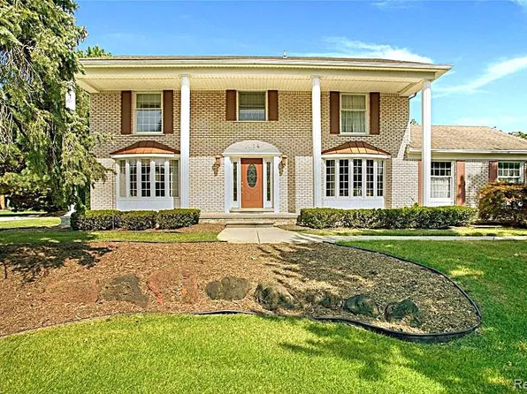 1114 Chaffer Dr, Rochester Hills, MI 48306