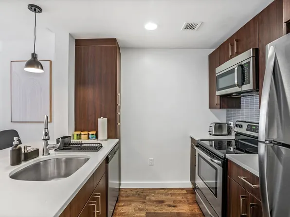 260 West 26th Street image 4 of 27