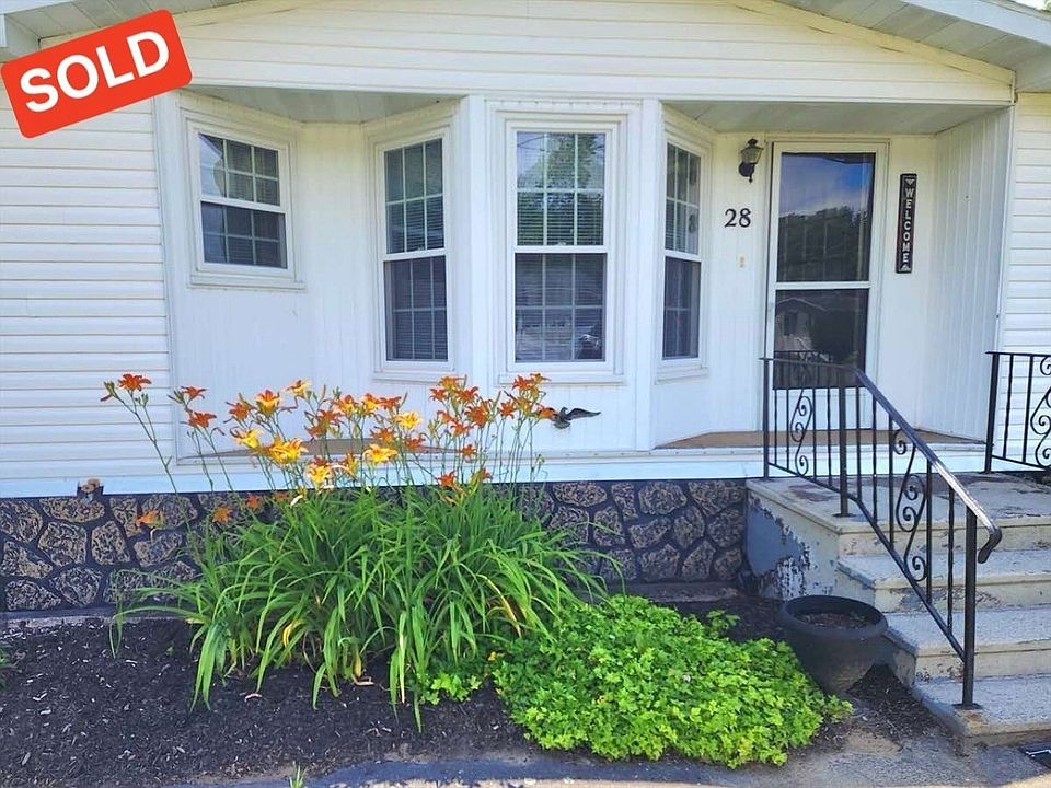 1st image of 28 Rosewood Dr