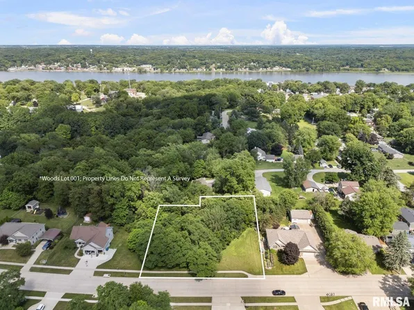 1 The Woods St N #8, Le Claire, IA 52753