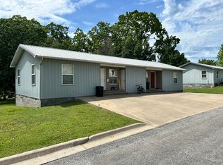 100 Clive St, Berryville, AR 72616