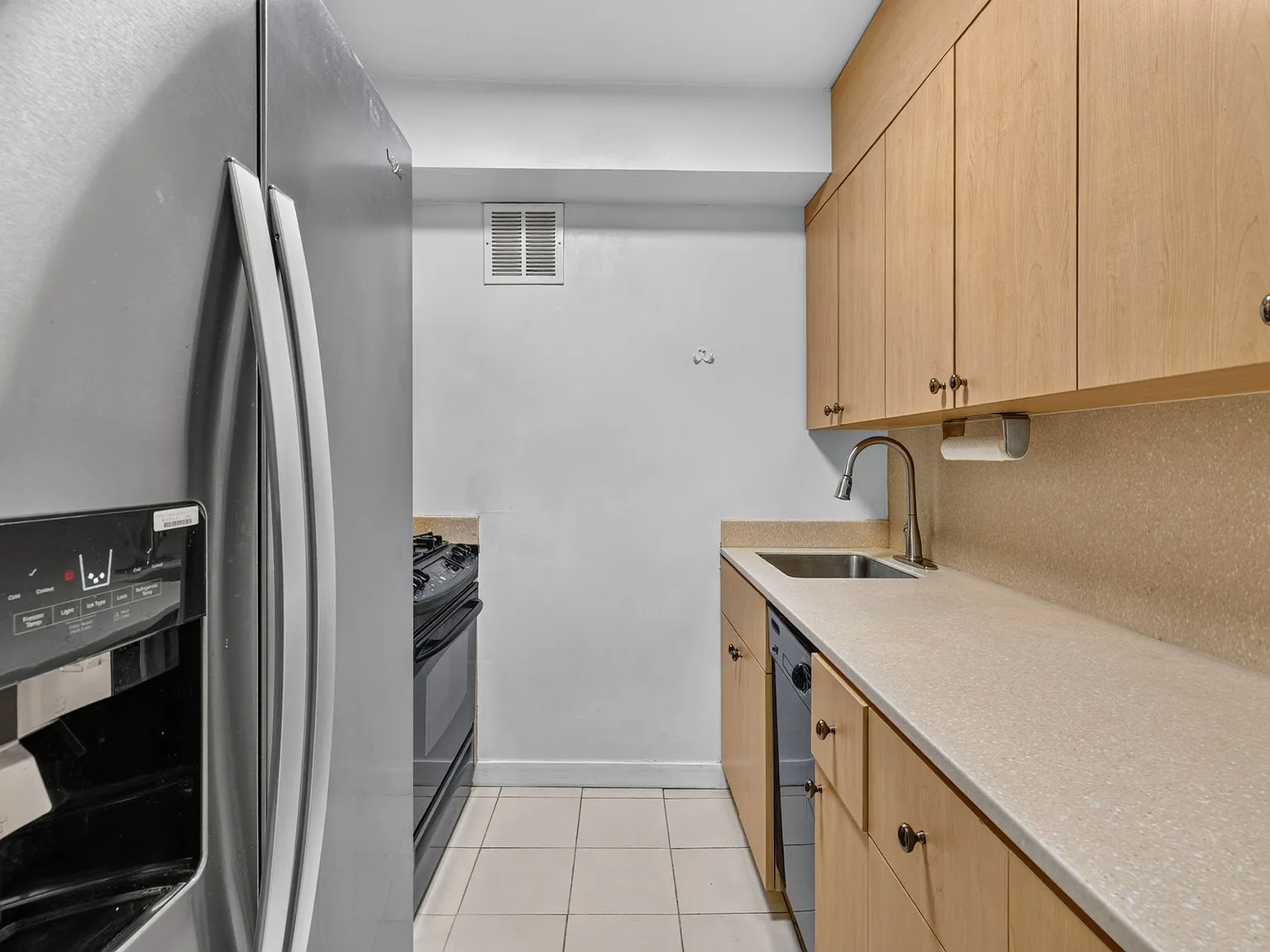 330 East 38th Street — Photo 4
