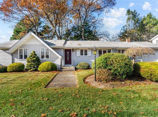 17 Meadow View Blvd, North Providence, RI 02904