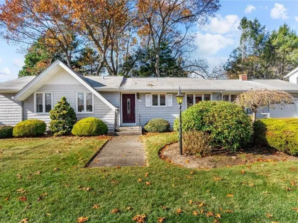 17 Meadow View Blvd, North Providence, RI 02904