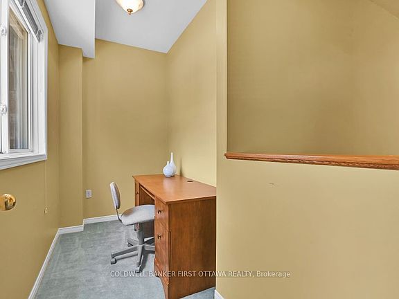 5th image of 99 Robson Ct