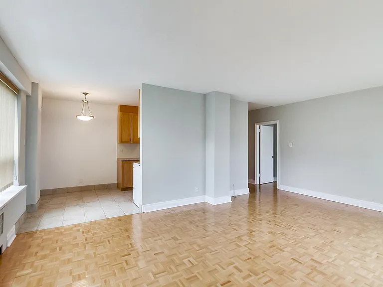 2100 Bathurst St #308 — Photo 59