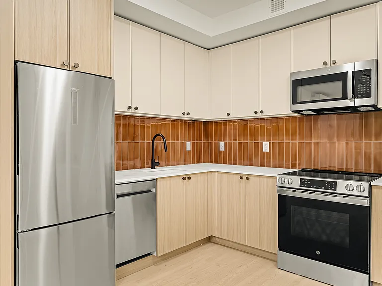 733 Lincoln Pl #1307 — Photo 1