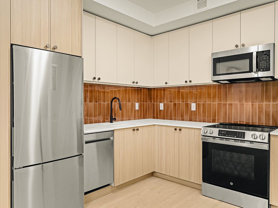 1st image of 733 Lincoln Pl #1307