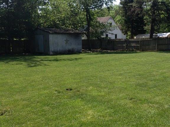 2nd image of 1802 Maplewood St