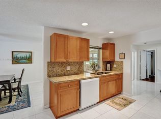 8209 NW 14th St, Plantation, FL 33322