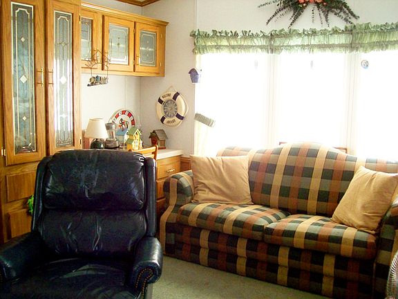 5th image of 96 East Ave