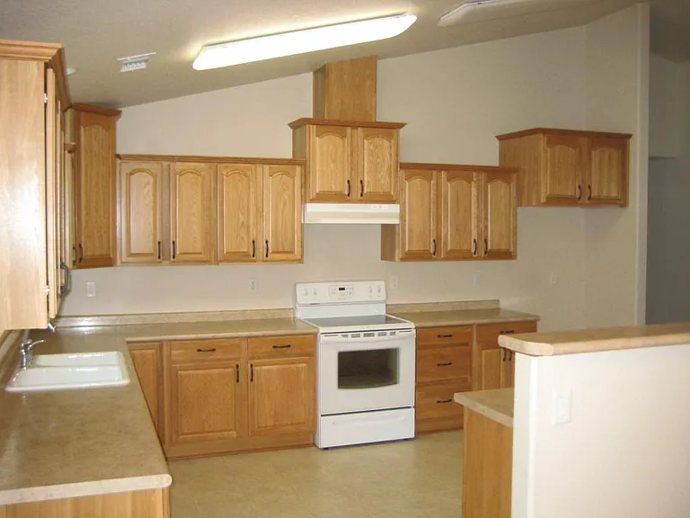 1011 SW Princeton Pl — Photo 4