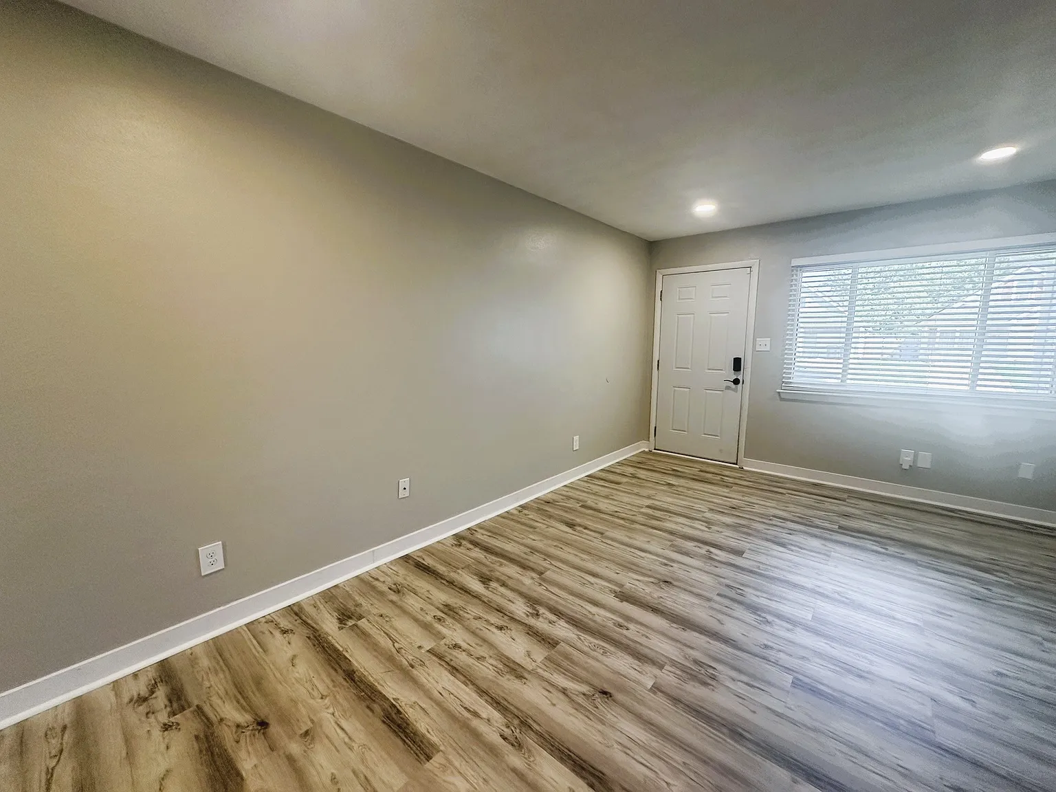 3 bed, 1.5 bath, 1434 sqft, $2,350 — Photo 4