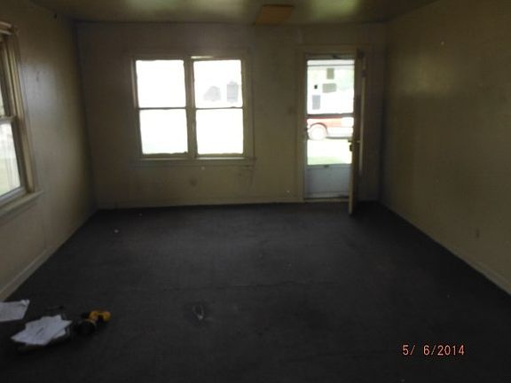 4th image of 300 N Willow