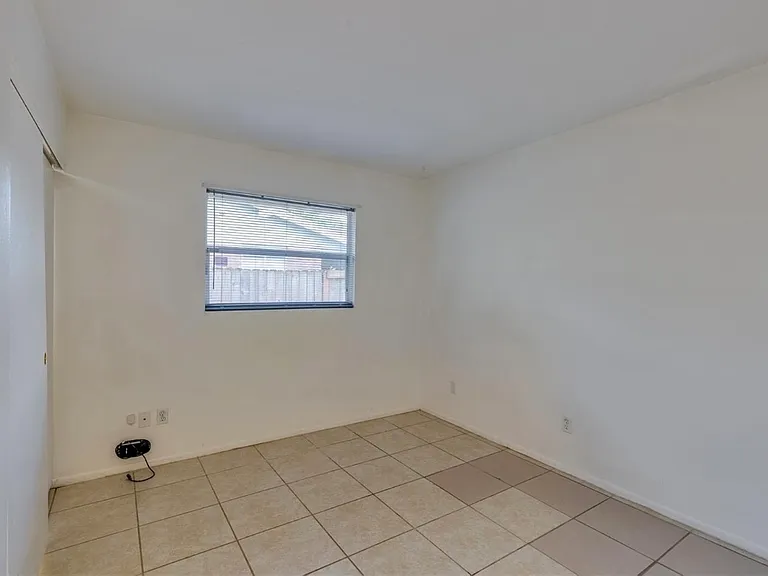 5031 34th St W — Photo 14