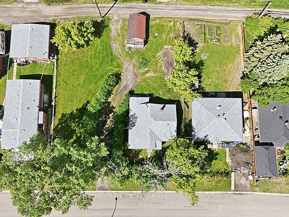 2nd image of 509 E 1st St SE