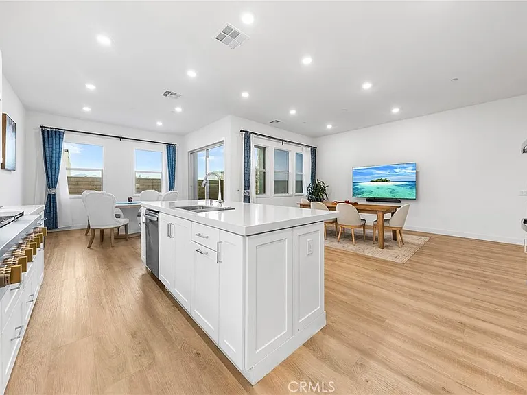 885 Poppy Ct — Photo 10