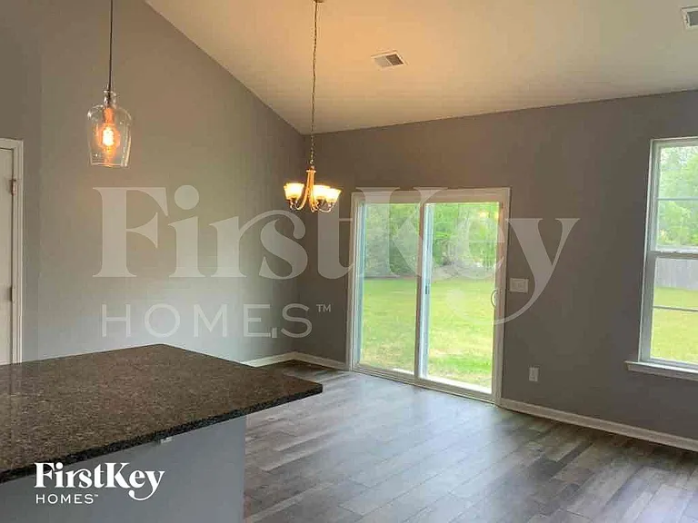 447 Stonefield Cir — Photo 5
