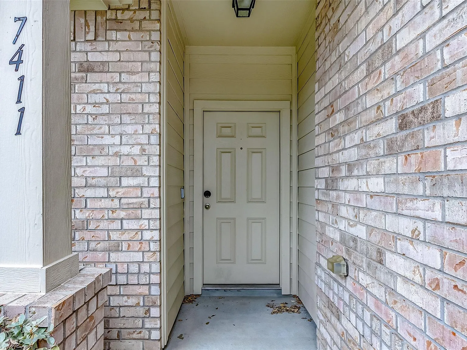 3 bed, 2.0 bath, 1679 sqft, $2,100 — Photo 4