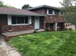 4 Holiday Dr, Collinsville, IL 62234