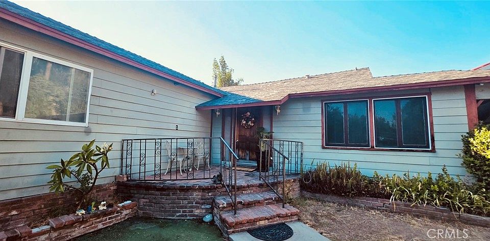 2nd image of 417 Cloverleaf Dr