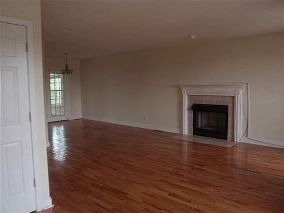 5th image of 5739 Christine Ln