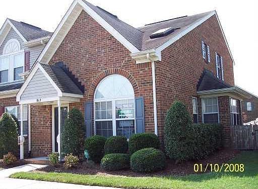 1st image of 812 W Lake Cir