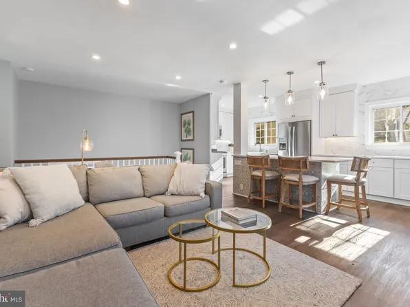 3560 Martha Custis Dr, Alexandria, VA 22302