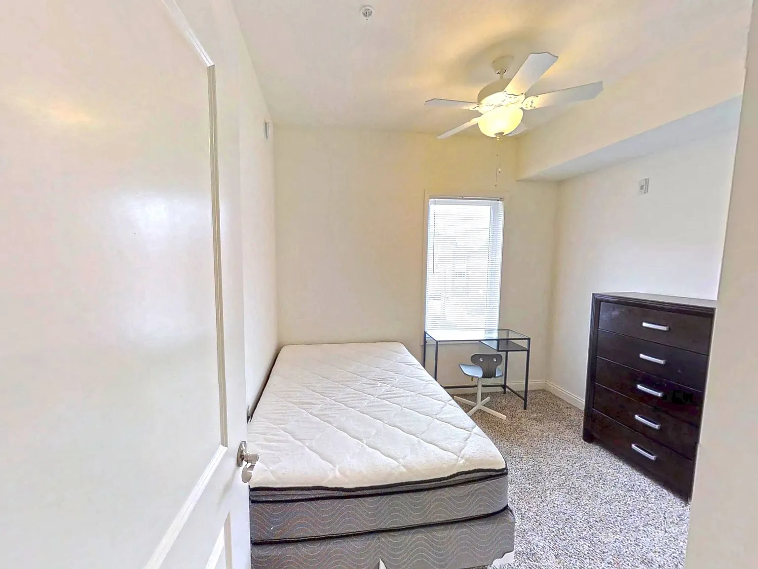 204 S Fifth St - 203 — Photo 3