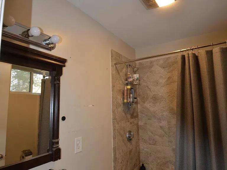 40 Bowen St #1 — Photo 4