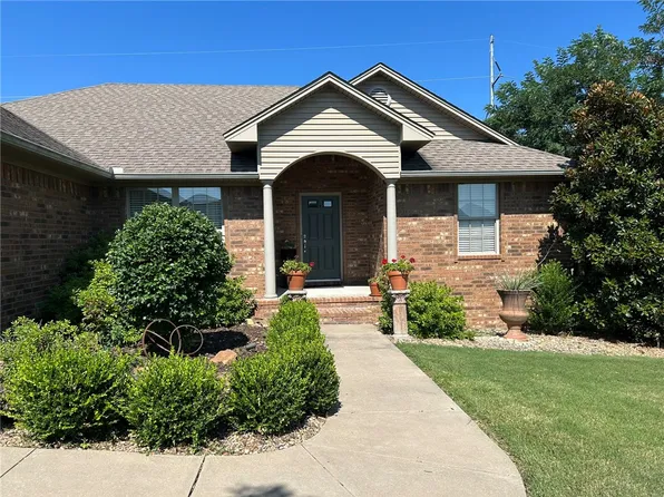 2805 N Louisville Ave, Russellville, AR 72802