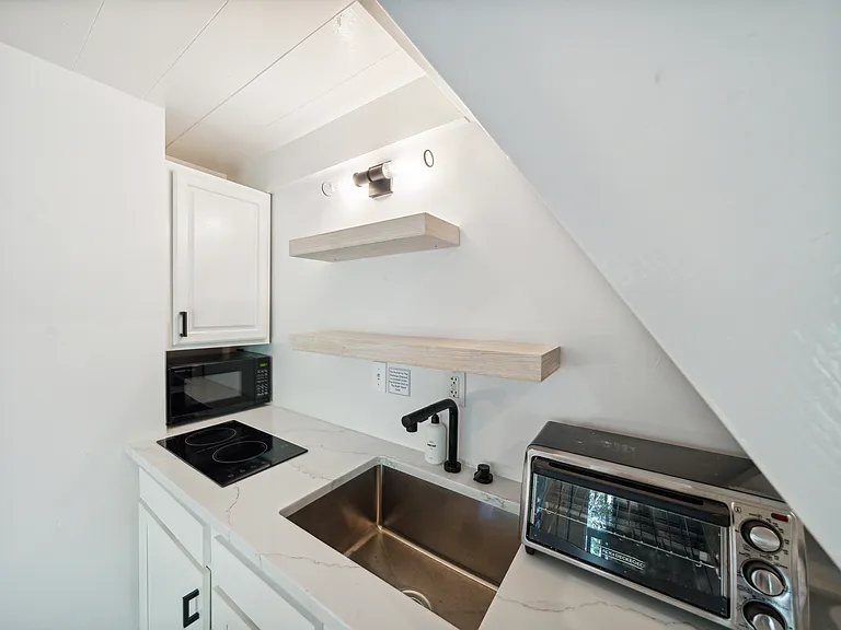 33 1/2 Cannon St #403 — Photo 2